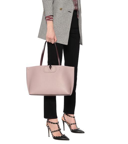 VALENTINO GARAVANI Studded Leather Decollete Pumps In Black