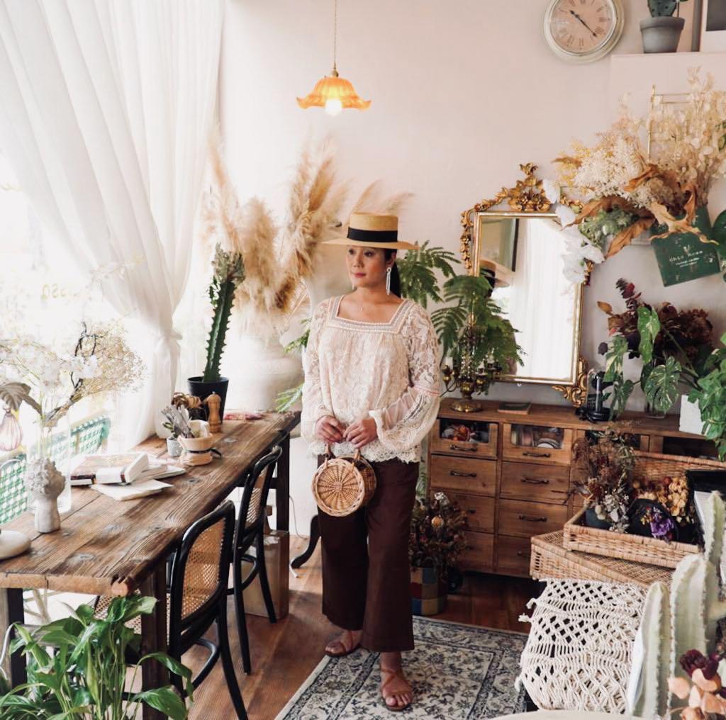 GUCCI Alba Embellished Woven Lamé Boater In Gold