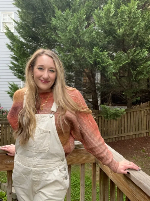 How to Style Overalls For Women
