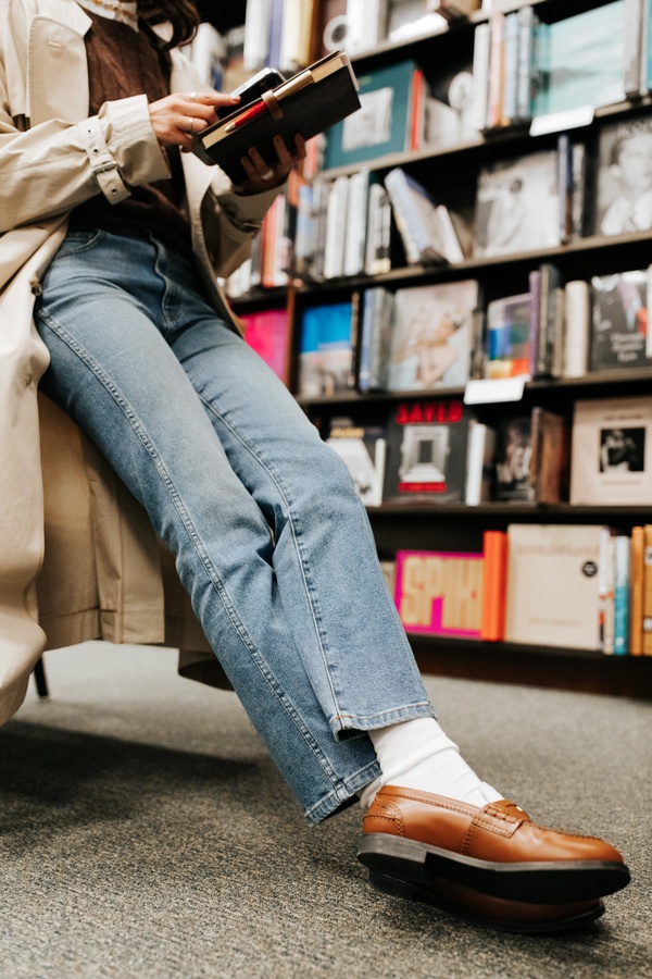 What Shoes to Wear With Jeans